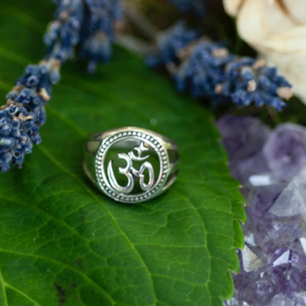 OM SYMBOL SILVER RING - Picture 1 of 2